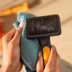 Fiskars Slicker Brush Karde